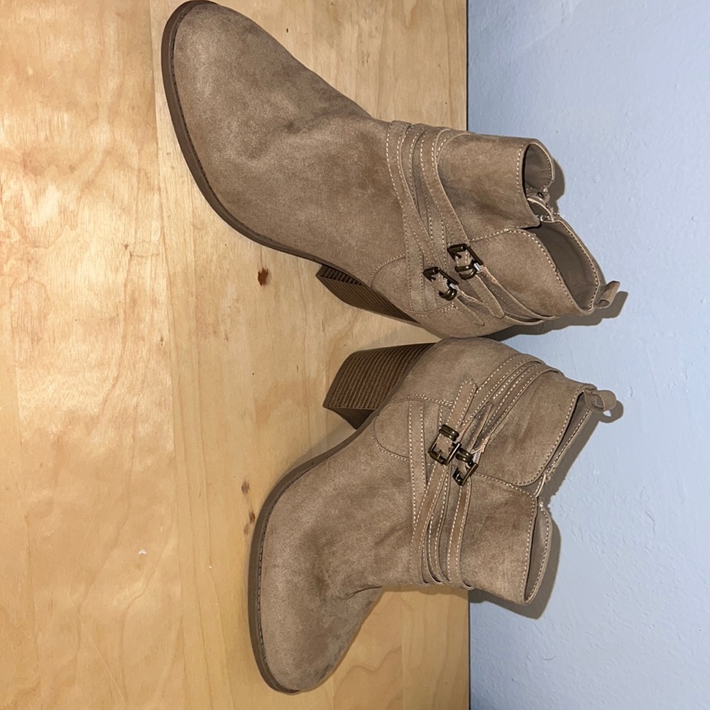 Never worn Size 9M Style and Co Annija Mltistp boots
